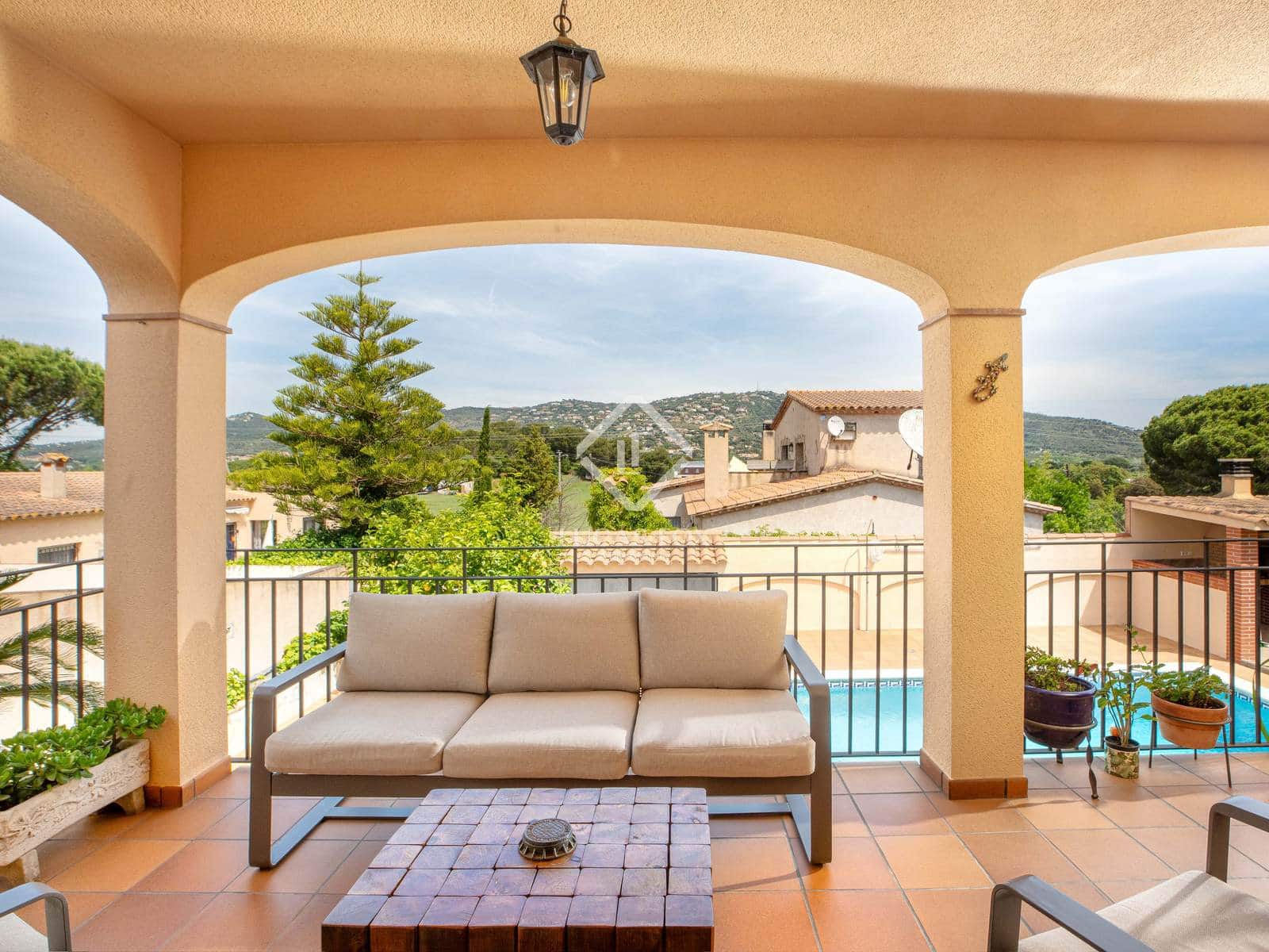 4 sypialnia Willa na sprzedaż w S'Agaro z basenem garażem - 625 000 € (Ref: 9019470)