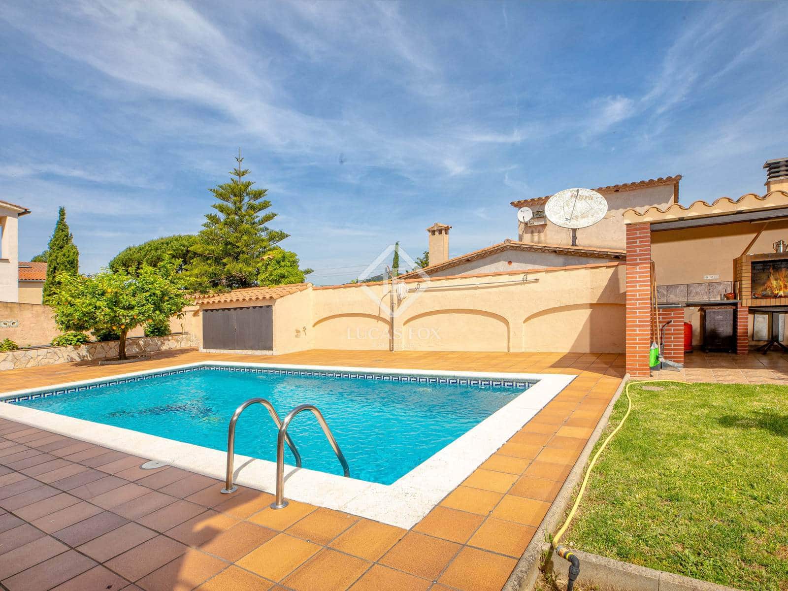 4 sypialnia Willa na sprzedaż w S'Agaro z basenem garażem - 625 000 € (Ref: 9019470)