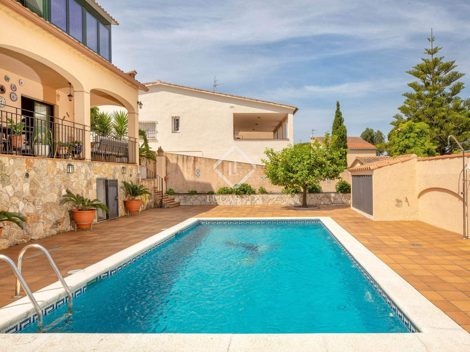 4 sypialnia Willa na sprzedaż w S'Agaro z basenem garażem - 625 000 € (Ref: 9019470)