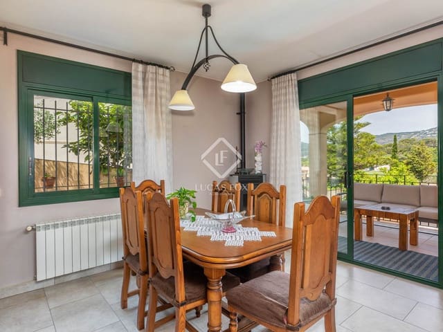 4 chambre Villa/Maison à vendre à S'Agaro, Castell-Platja d'Aro avec piscine garage - 625 000 € (Ref: 9019470)