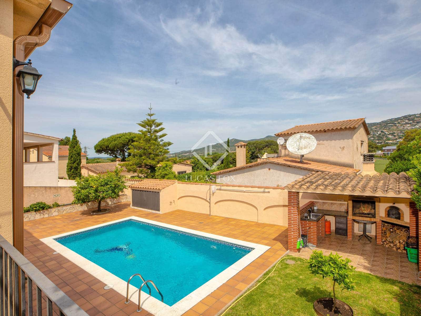 4 sypialnia Willa na sprzedaż w S'Agaro z basenem garażem - 625 000 € (Ref: 9019470)