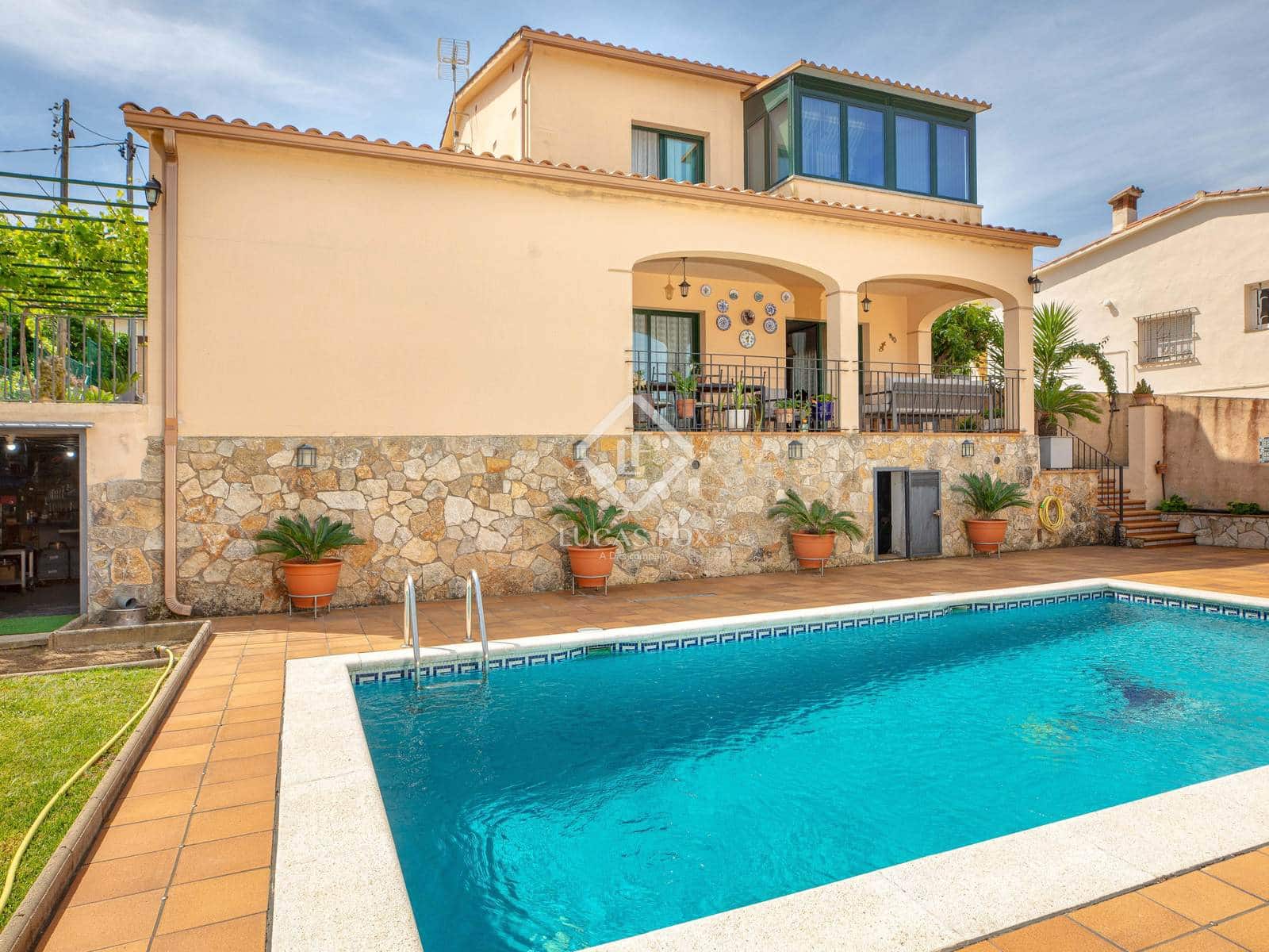 4 sypialnia Willa na sprzedaż w S'Agaro z basenem garażem - 625 000 € (Ref: 9019470)