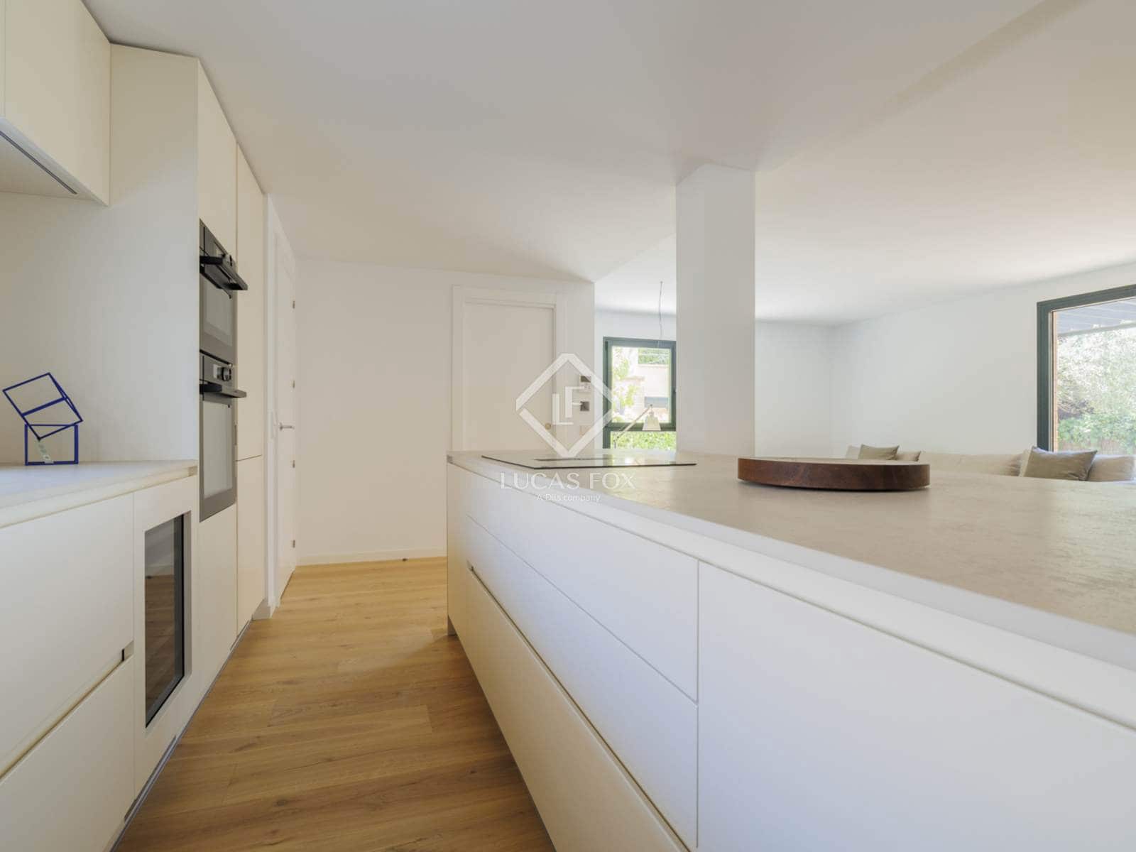 4 soveværelse Villa til salg i Madrid by med swimmingpool garage - € 1.800.000 (Ref: 9022836)