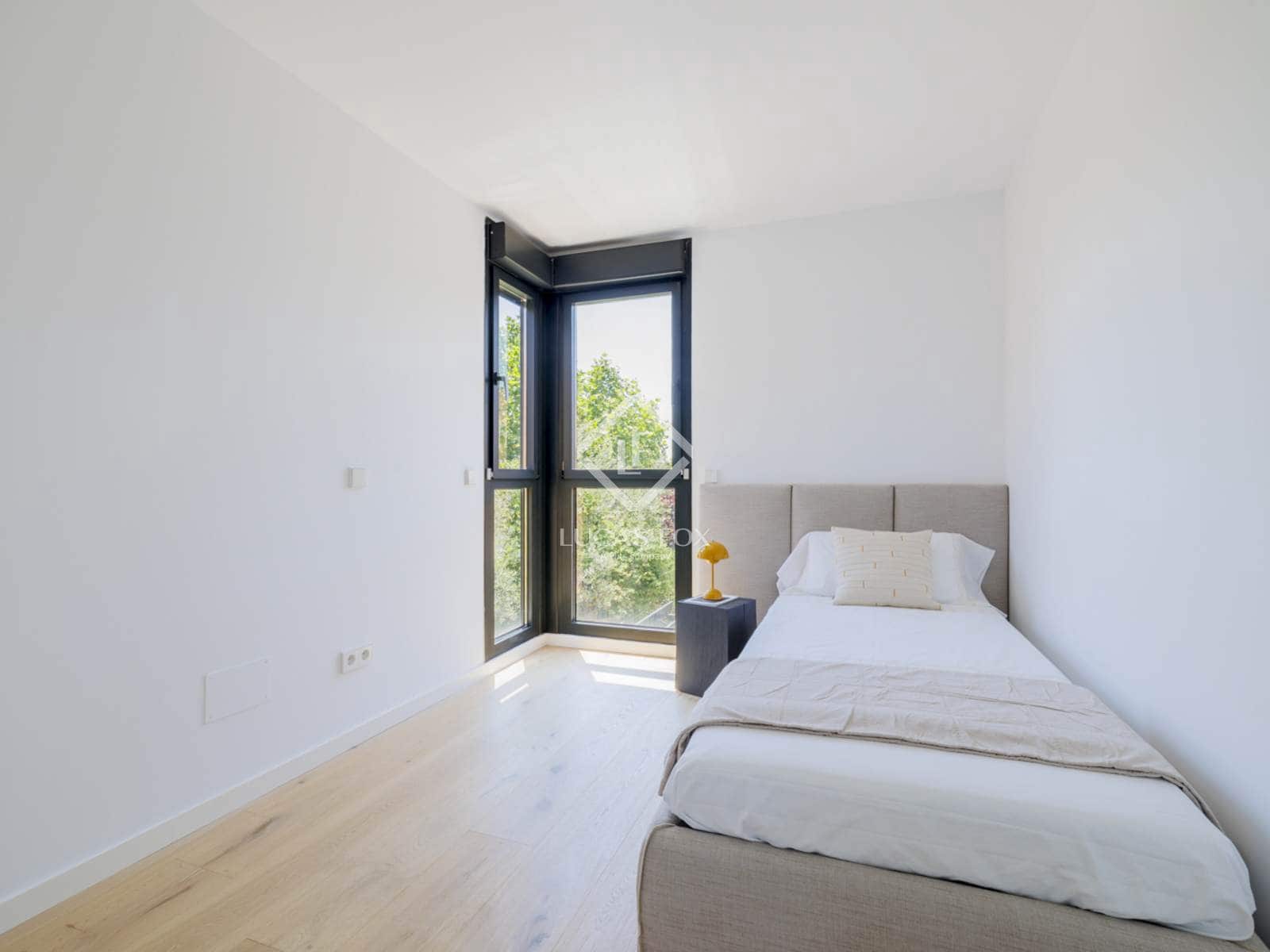 4 soveværelse Villa til salg i Madrid by med swimmingpool garage - € 1.800.000 (Ref: 9022836)