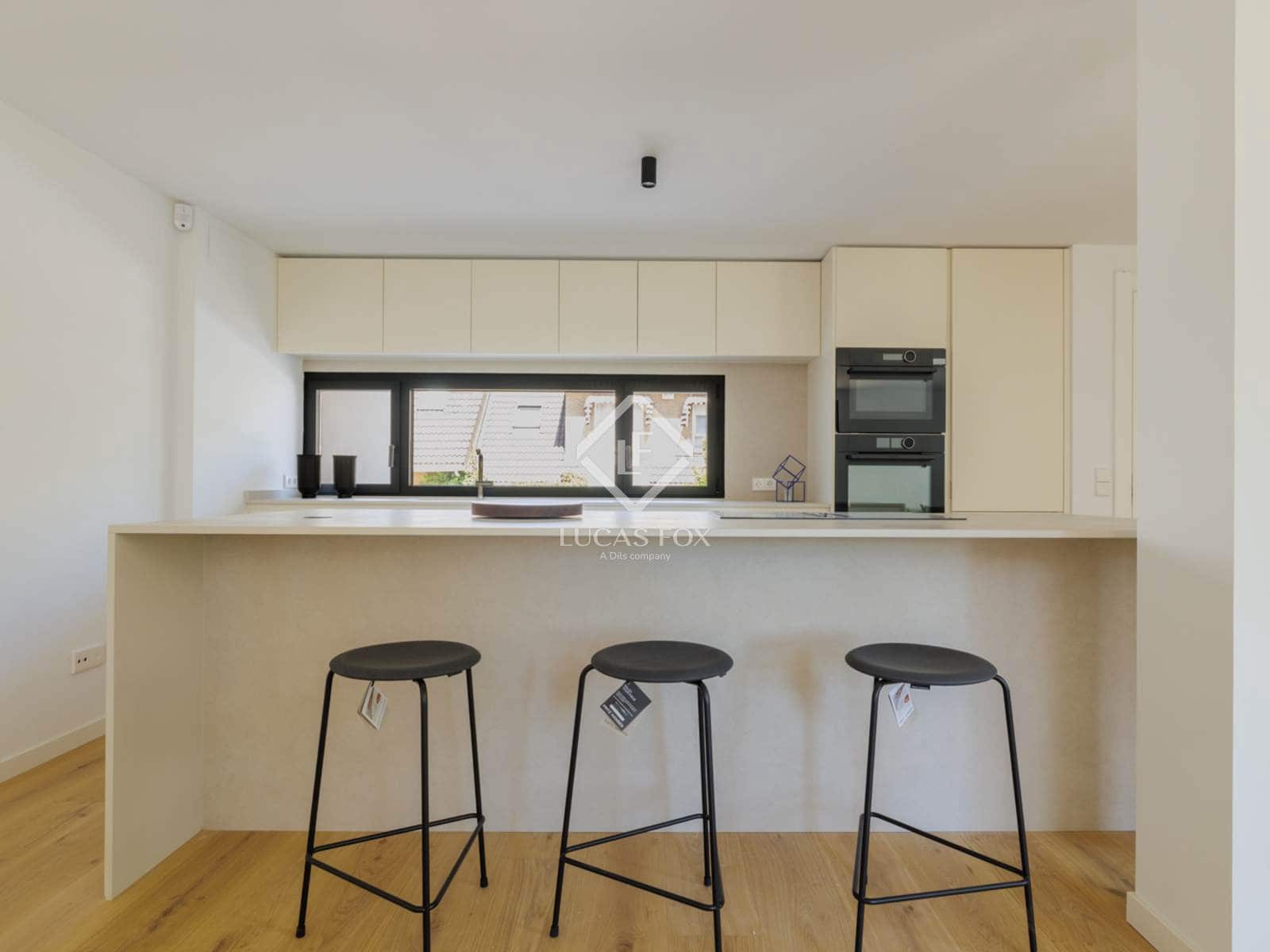 4 soveværelse Villa til salg i Madrid by med swimmingpool garage - € 1.800.000 (Ref: 9022836)