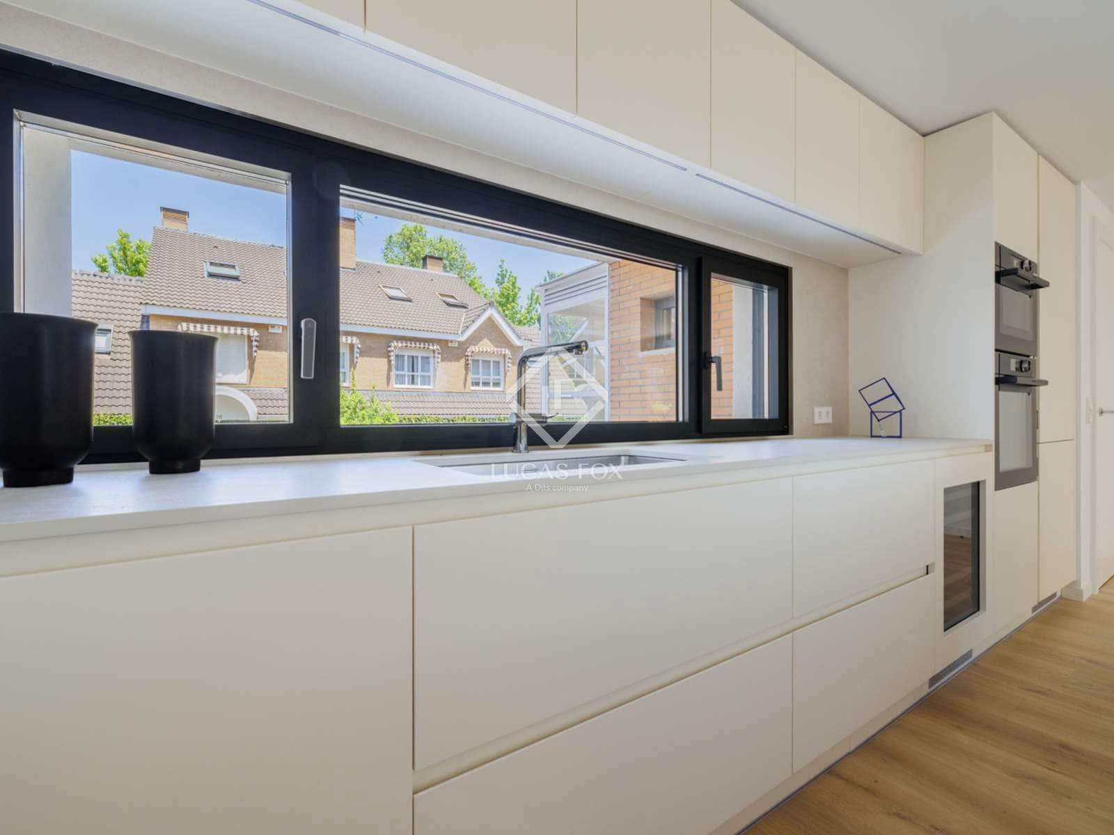 4 soveværelse Villa til salg i Madrid by med swimmingpool garage - € 1.800.000 (Ref: 9022836)