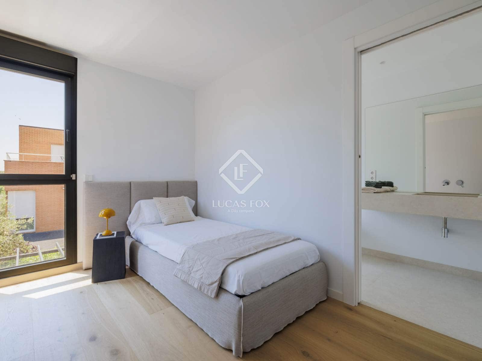 4 soveværelse Villa til salg i Madrid by med swimmingpool garage - € 1.800.000 (Ref: 9022836)