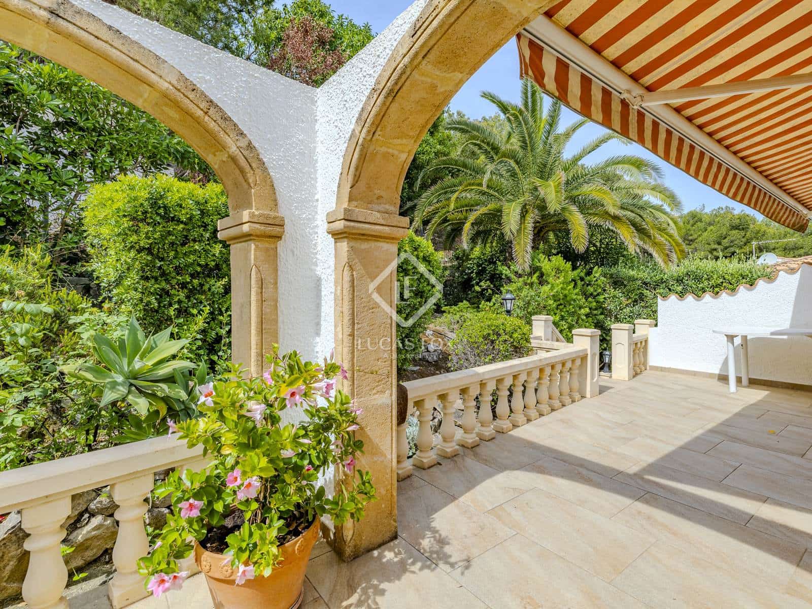 4 soveværelse Villa til salg i Javea / Xabia med swimmingpool garage - € 1.345.000 (Ref: 9031246)