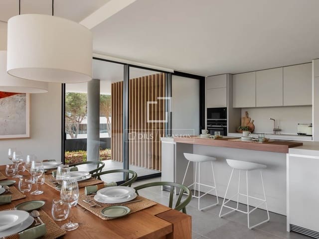 Apartamento de 2 habitaciones en Sotogrande, San Roque en venta con piscina garaje - 950.000 € (Ref: 9033235)