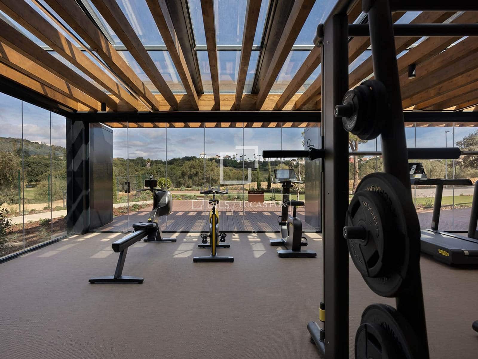 Apartamento de 2 habitaciones en Sotogrande en venta con piscina garaje - 950.000 € (Ref: 9033235)