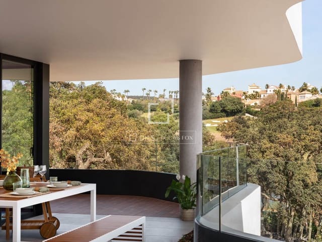 Apartamento de 2 habitaciones en Sotogrande, San Roque en venta con piscina garaje - 950.000 € (Ref: 9033235)