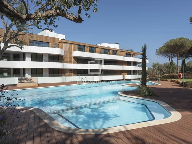 Apartamento de 2 habitaciones en Sotogrande, San Roque en venta con piscina garaje - 950.000 € (Ref: 9033235)