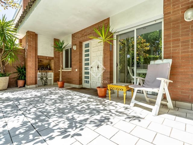 4 bedroom Villa for sale in Cambrils with garage - € 440,000 (Ref: 9033529)