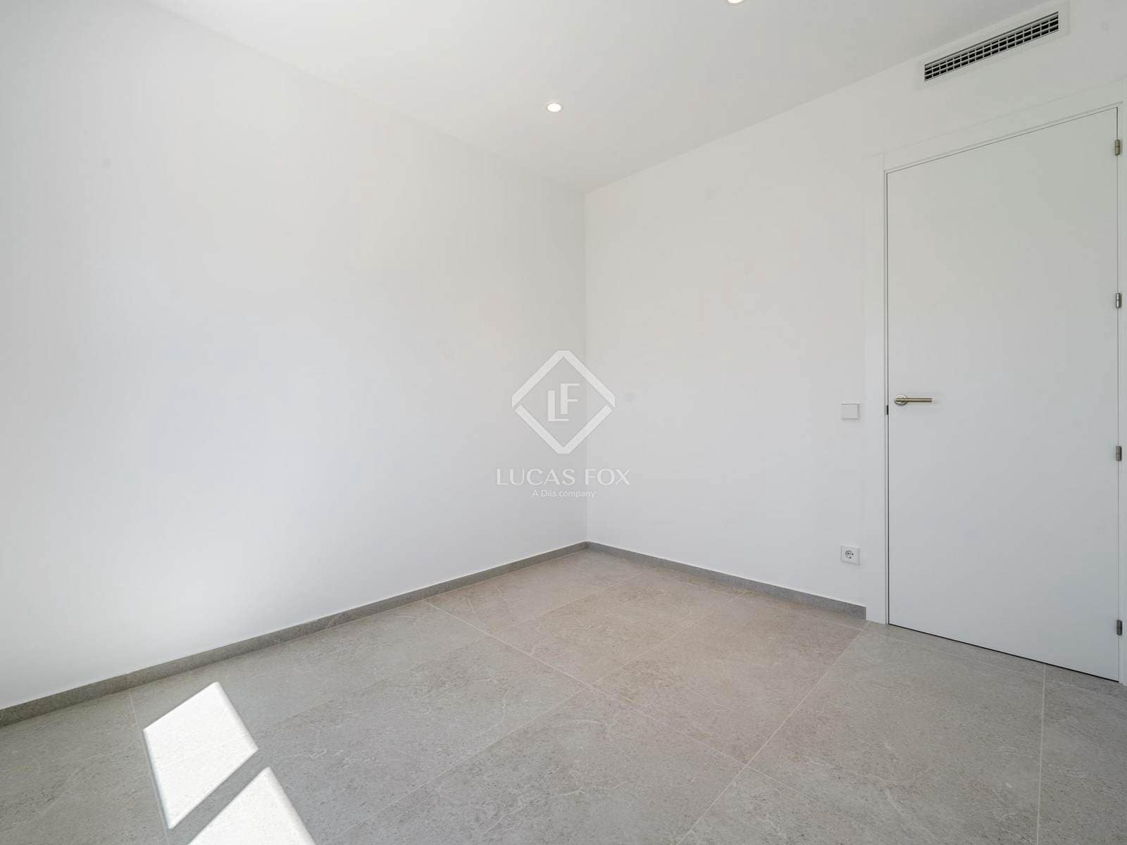 3 soveværelse Villa til salg i Francas med swimmingpool garage - € 494.000 (Ref: 9033533)