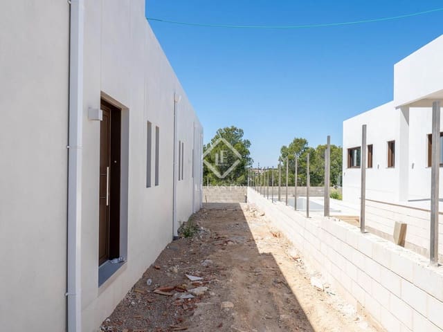3 slaapkamer Villa te koop in Francas, El Vendrell met zwembad garage - € 494.000 (Ref: 9033533)