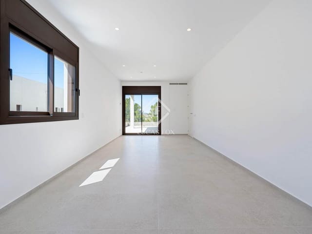 3 soveværelse Villa til salg i Francas, El Vendrell med swimmingpool garage - € 494.000 (Ref: 9033533)