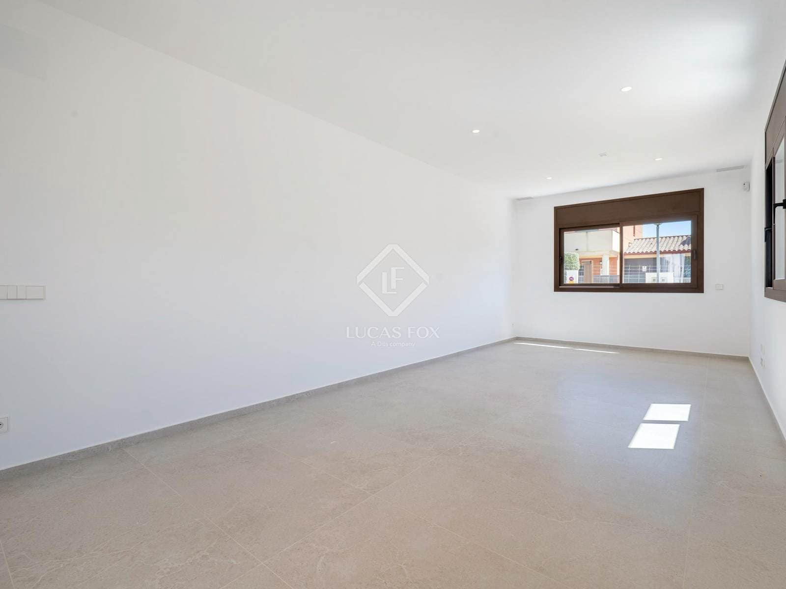 3 slaapkamer Villa te koop in Francas met zwembad garage - € 494.000 (Ref: 9033534)