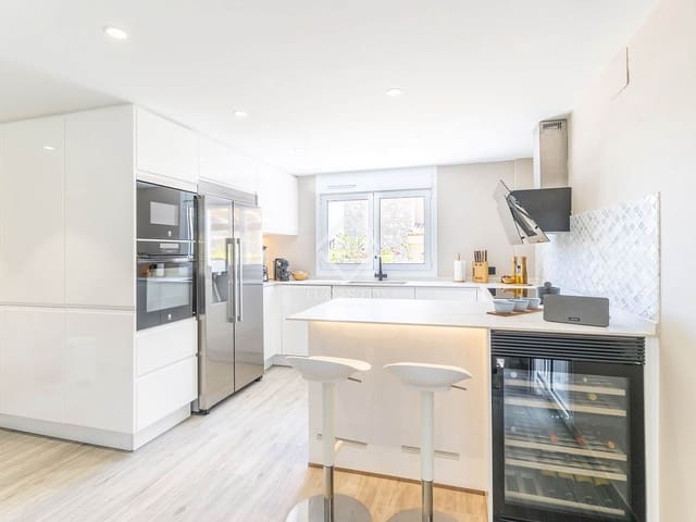 4 bedroom Villa for sale in Alfaz del Pi / L'Alfàs del Pi with pool garage - € 1,195,000 (Ref: 9035501)