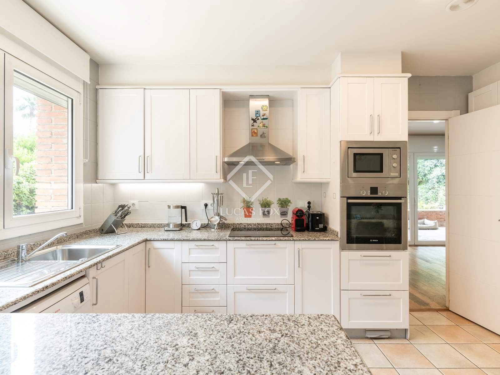 5 soverom Villa til salgs i Gava med svømmebasseng garasje - € 2 650 000 (Ref: 9035511)