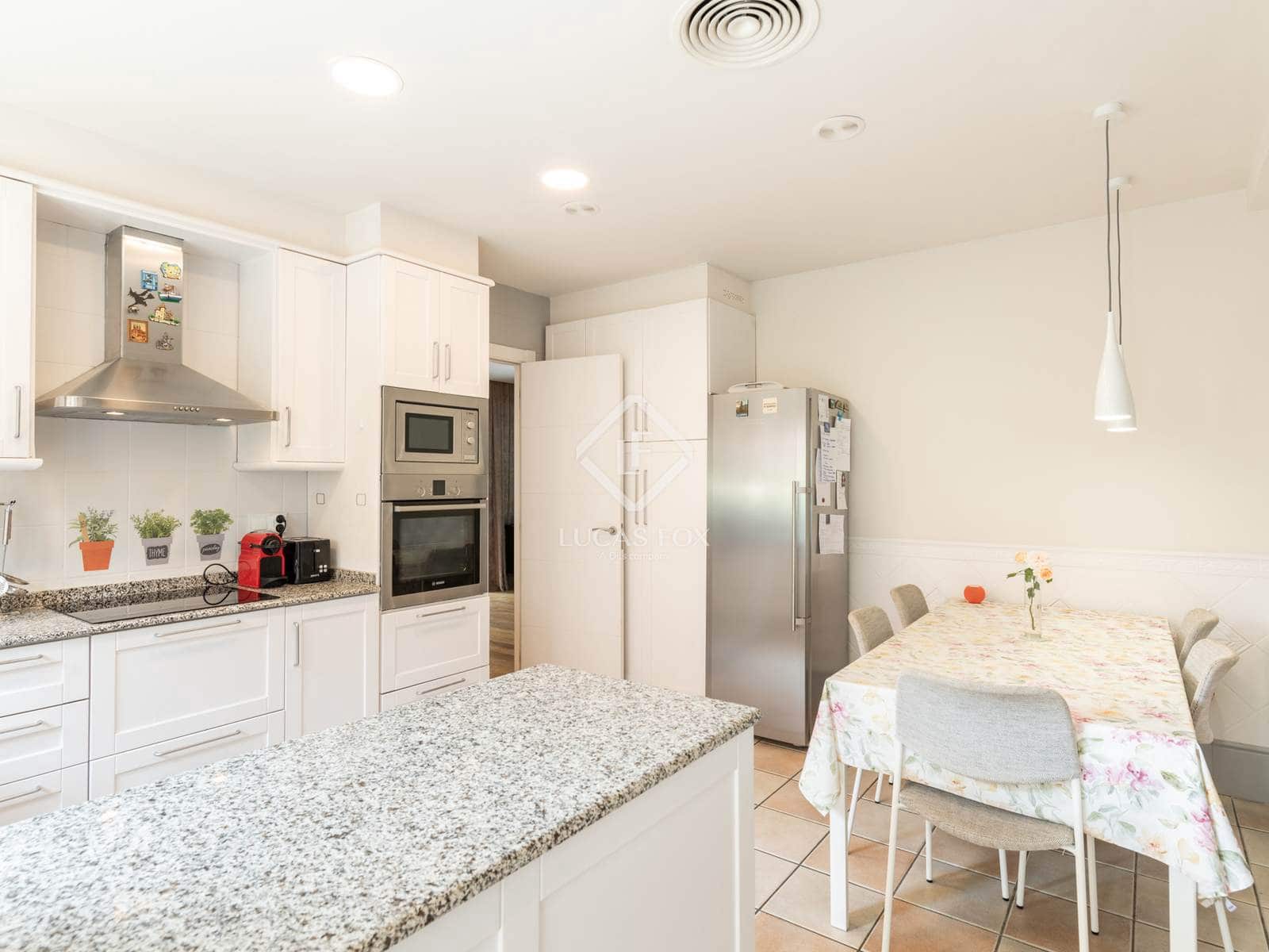 5 soverom Villa til salgs i Gava med svømmebasseng garasje - € 2 650 000 (Ref: 9035511)