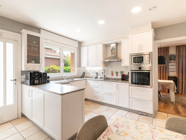 5 Zimmer Villa zu verkaufen in Gavà mit Pool Garage - 2.650.000 € (Ref: 9035511)