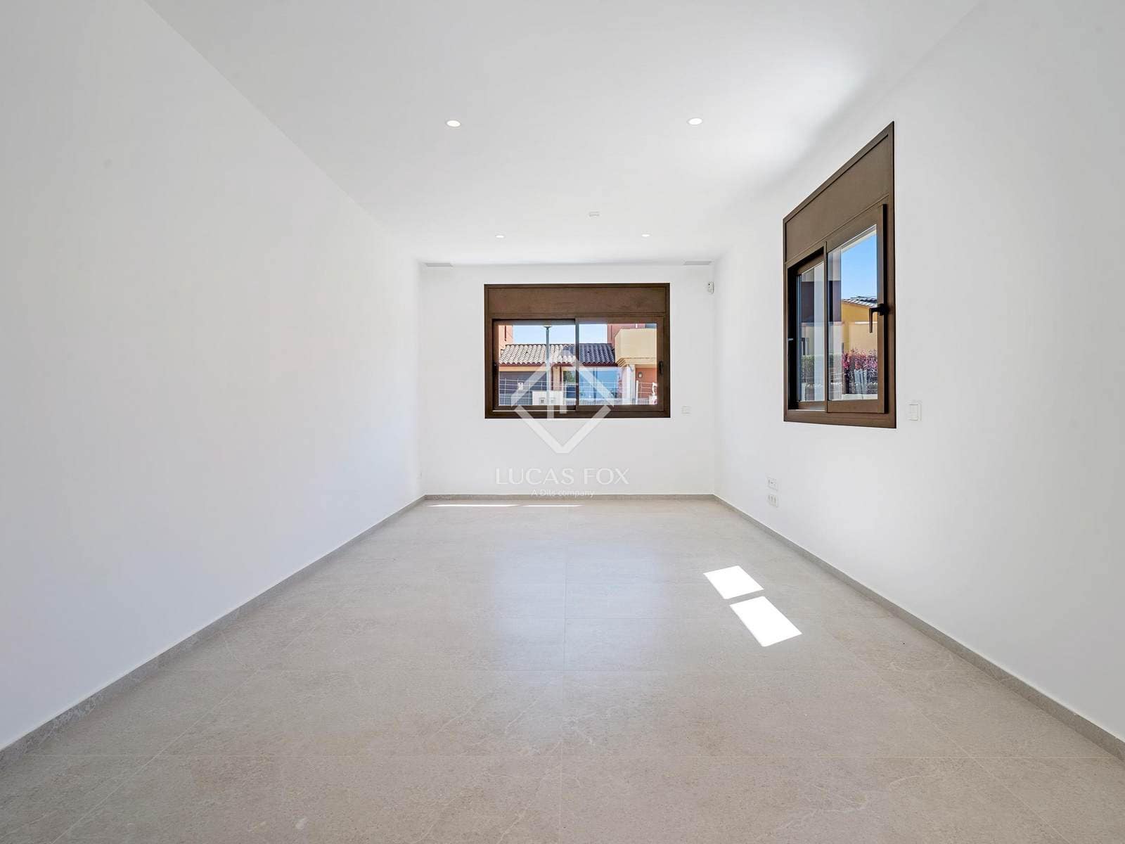 3 soverom Villa til salgs i Francas med svømmebasseng garasje - € 494 000 (Ref: 9035512)