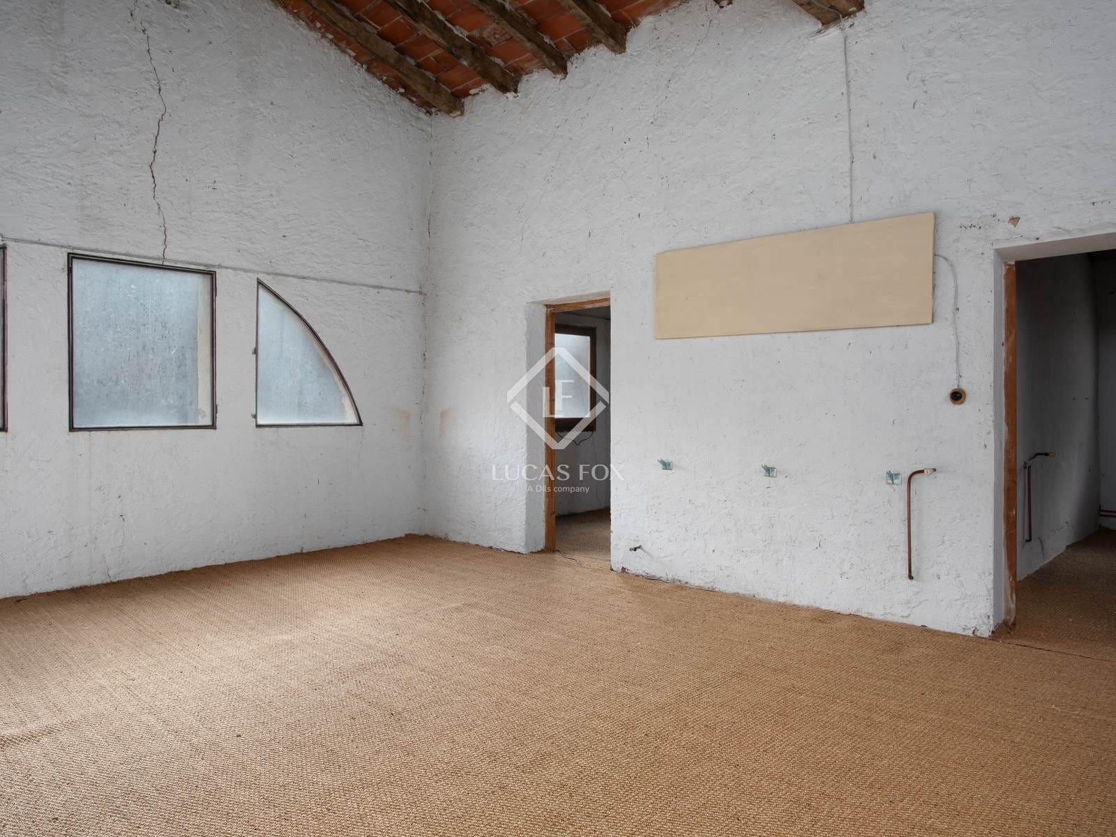 10 bedroom Finca/Country House for sale in La Vall del Bac with pool garage - € 850,000 (Ref: 9035517)