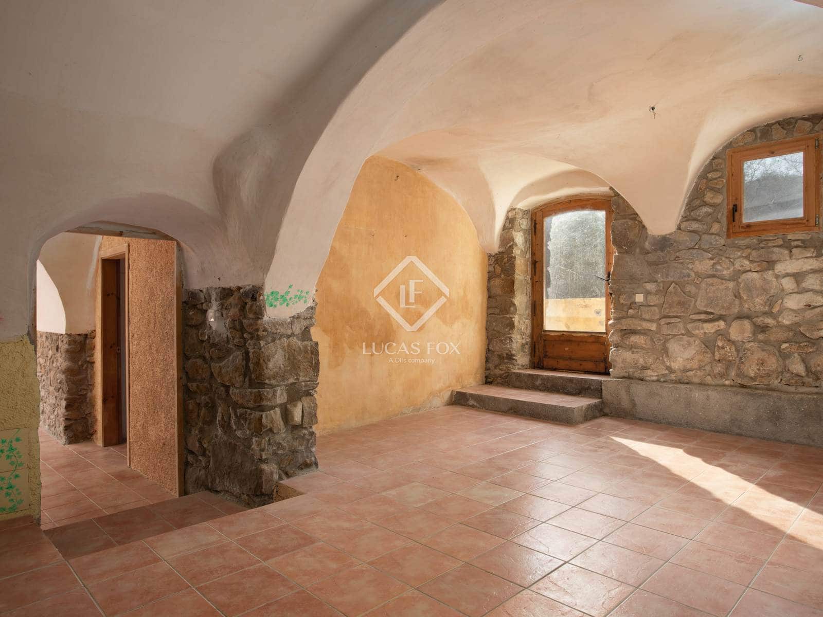 10 bedroom Finca/Country House for sale in La Vall del Bac with pool garage - € 850,000 (Ref: 9035517)