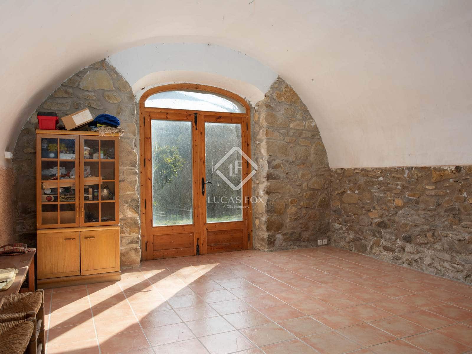 10 bedroom Finca/Country House for sale in La Vall del Bac with pool garage - € 850,000 (Ref: 9035517)