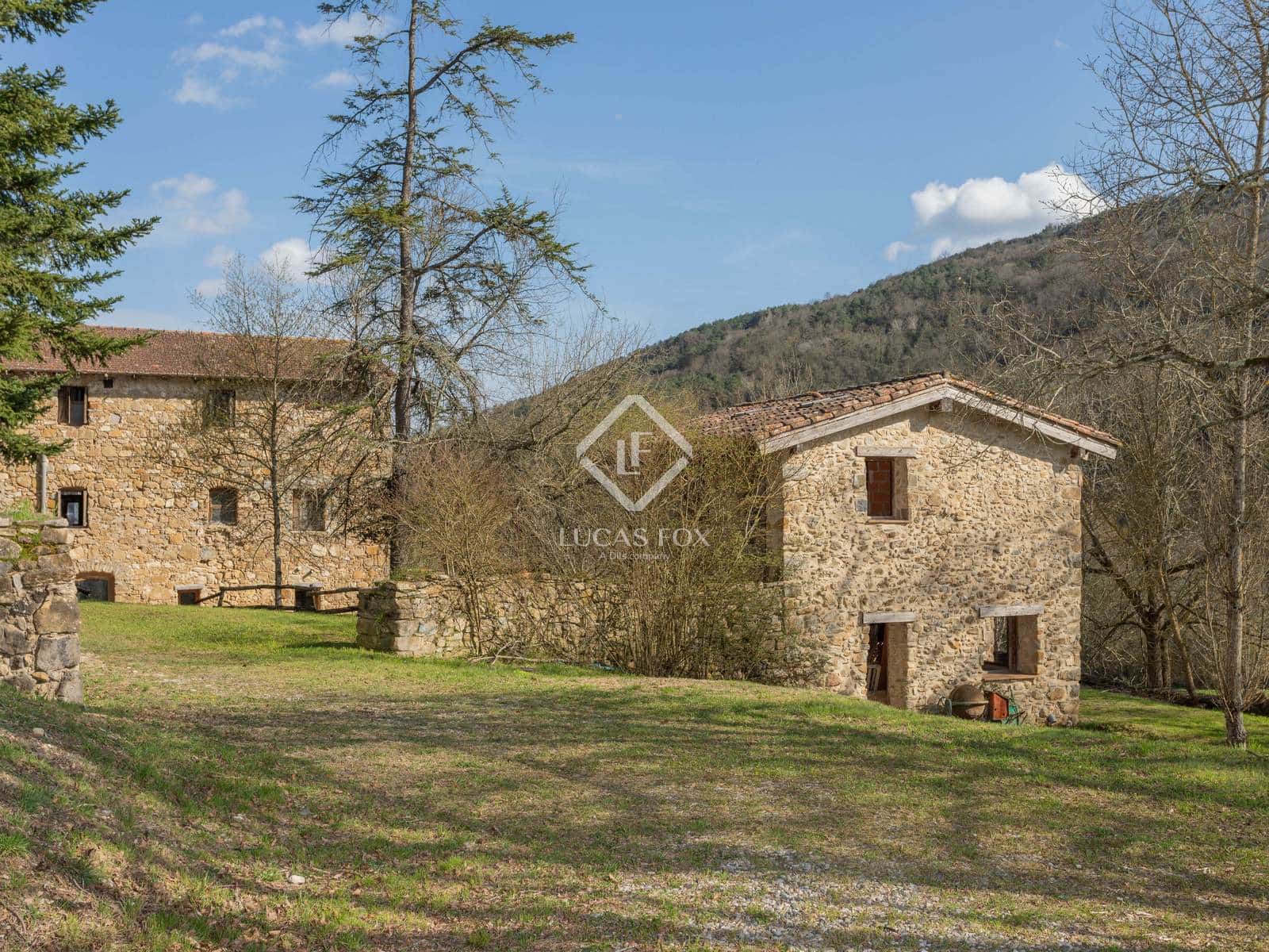 10 bedroom Finca/Country House for sale in La Vall del Bac with pool garage - € 850,000 (Ref: 9035517)