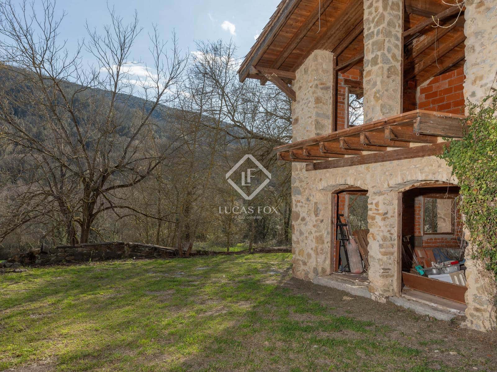10 bedroom Finca/Country House for sale in La Vall del Bac with pool garage - € 850,000 (Ref: 9035517)