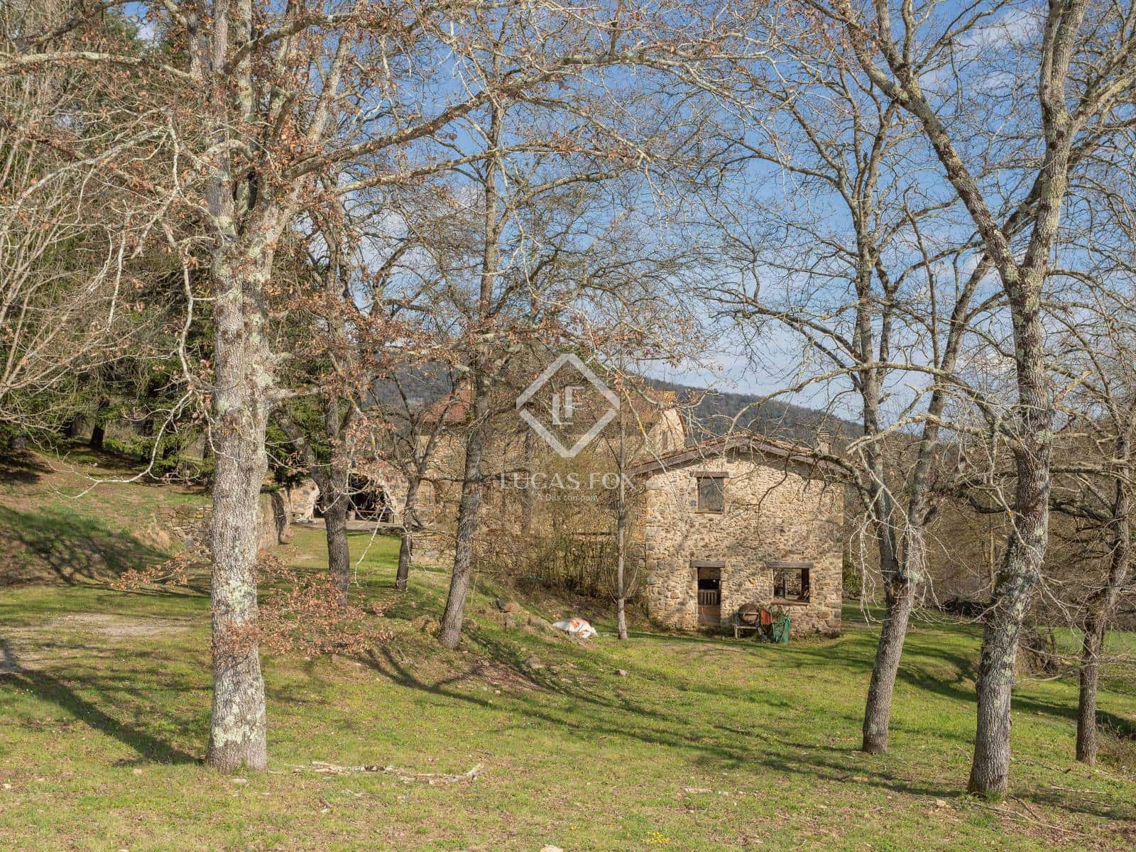 10 bedroom Finca/Country House for sale in La Vall del Bac with pool garage - € 850,000 (Ref: 9035517)