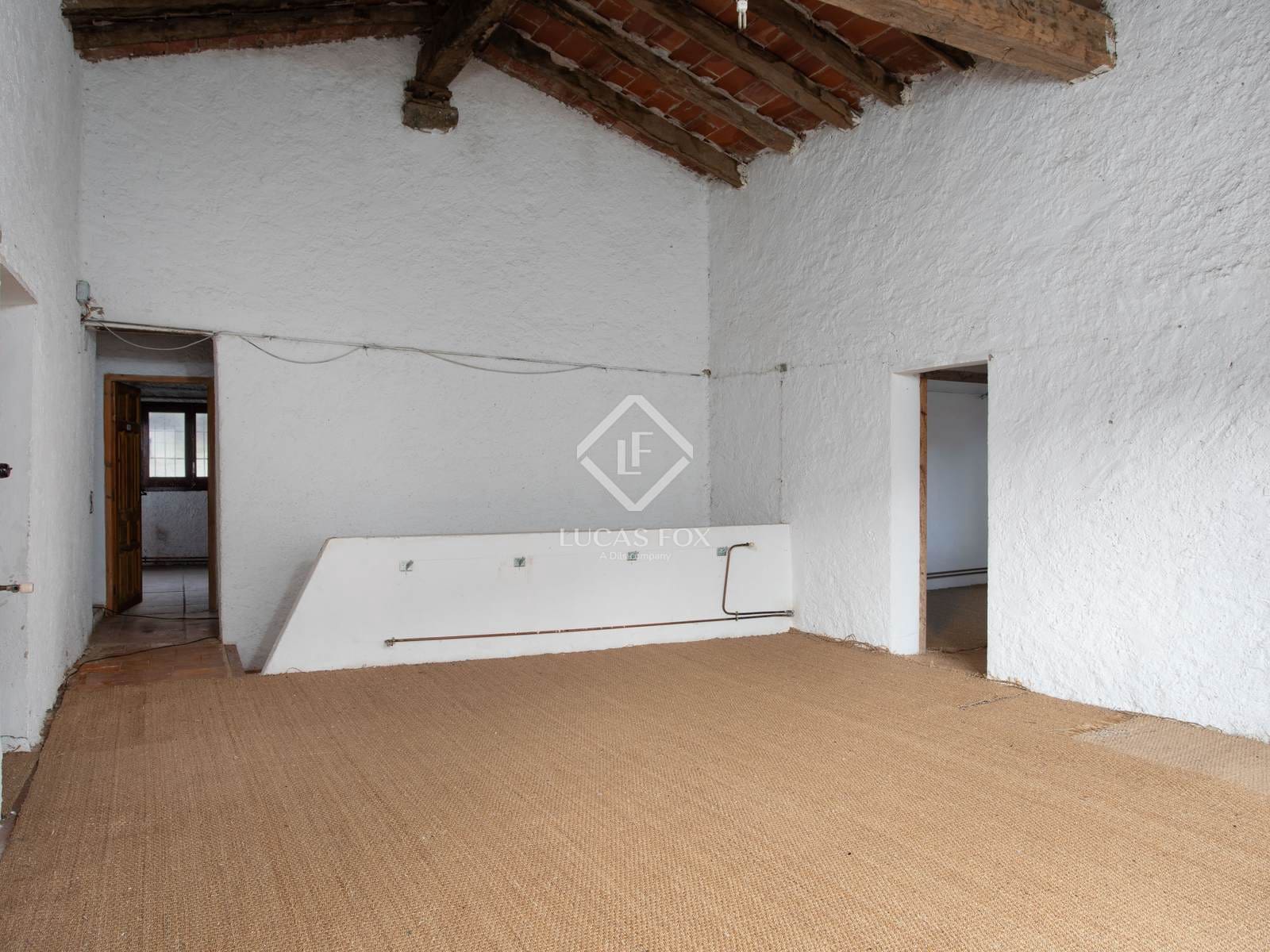 10 bedroom Finca/Country House for sale in La Vall del Bac with pool garage - € 850,000 (Ref: 9035517)