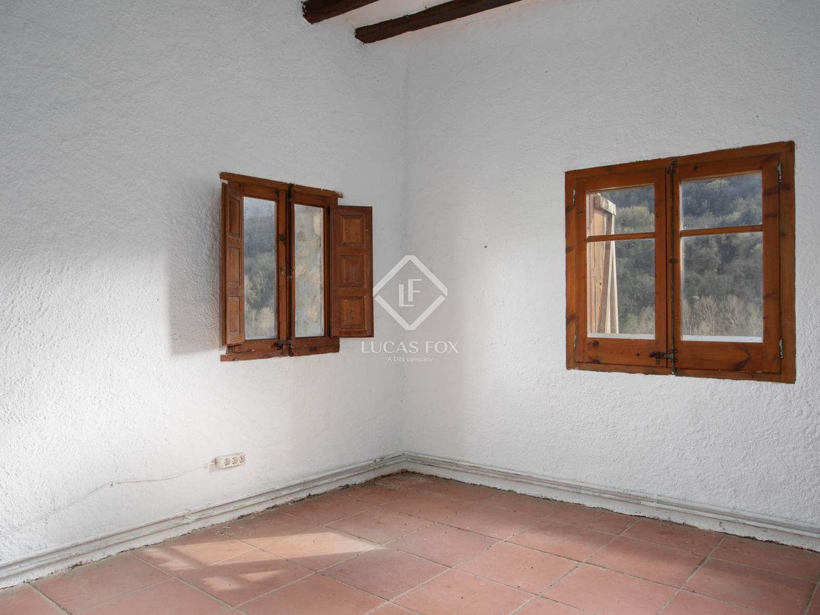 10 bedroom Finca/Country House for sale in La Vall del Bac with pool garage - € 850,000 (Ref: 9035517)