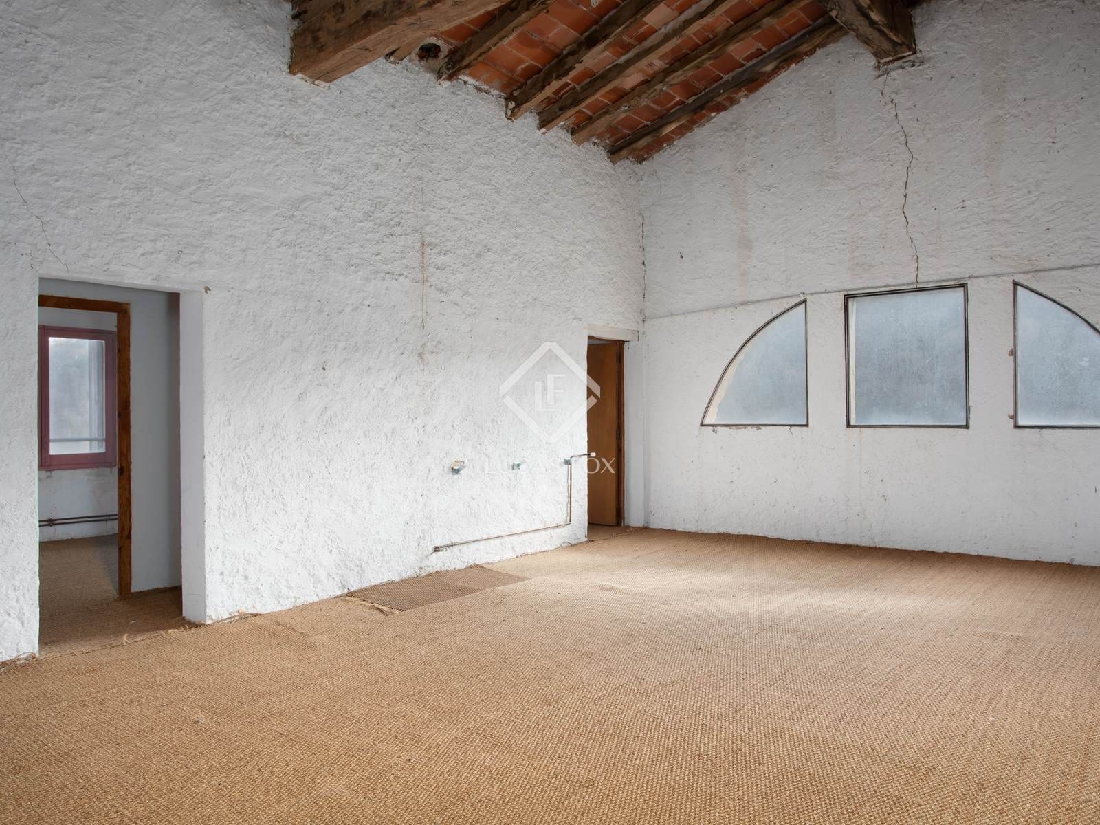 10 bedroom Finca/Country House for sale in La Vall del Bac with pool garage - € 850,000 (Ref: 9035517)