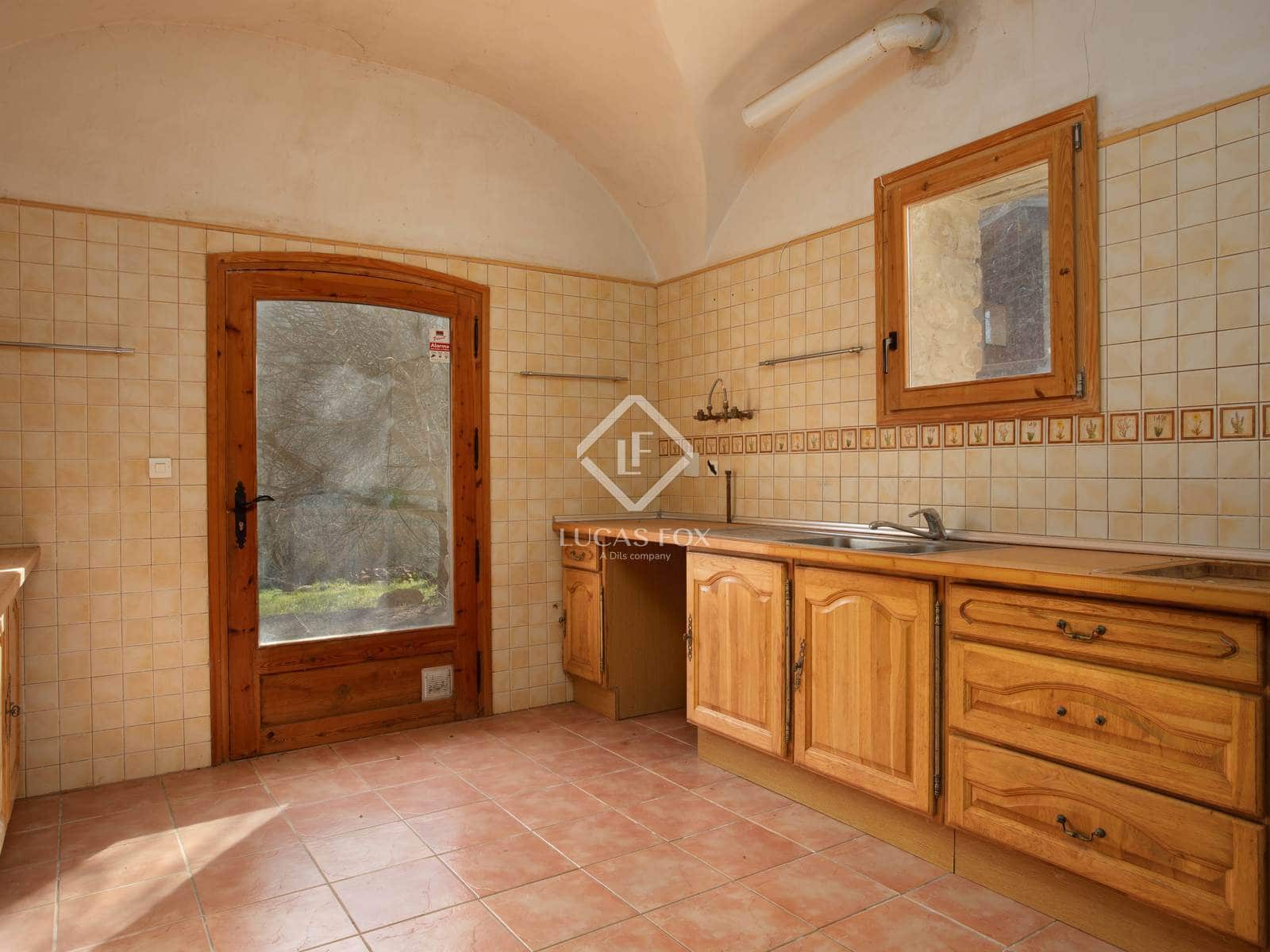 10 bedroom Finca/Country House for sale in La Vall del Bac with pool garage - € 850,000 (Ref: 9035517)