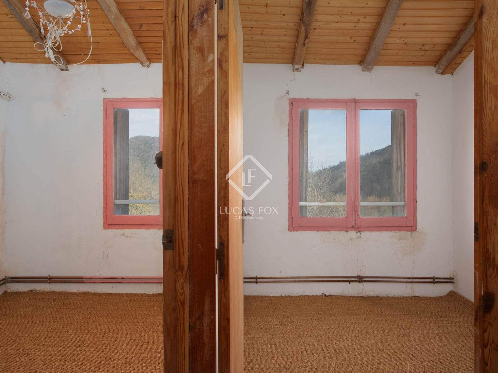 10 bedroom Finca/Country House for sale in La Vall del Bac with pool garage - € 850,000 (Ref: 9035517)