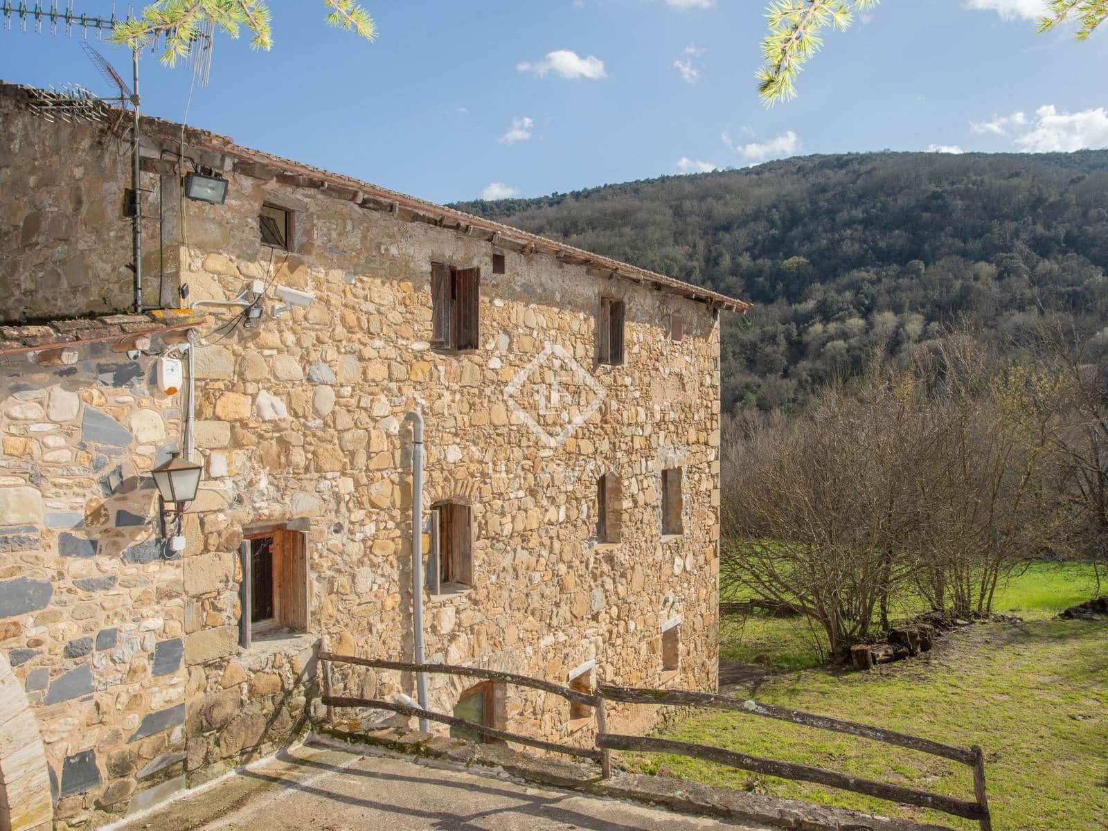 10 bedroom Finca/Country House for sale in La Vall del Bac with pool garage - € 850,000 (Ref: 9035517)