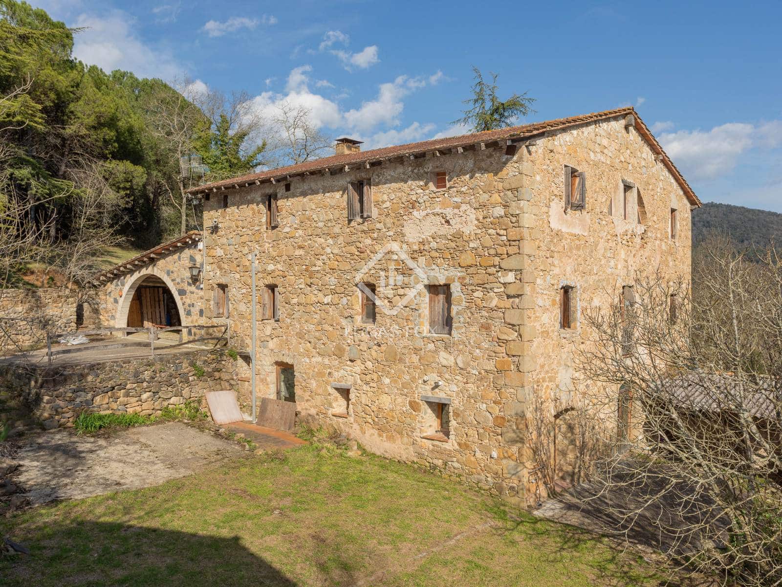 10 bedroom Finca/Country House for sale in La Vall del Bac with pool garage - € 850,000 (Ref: 9035517)