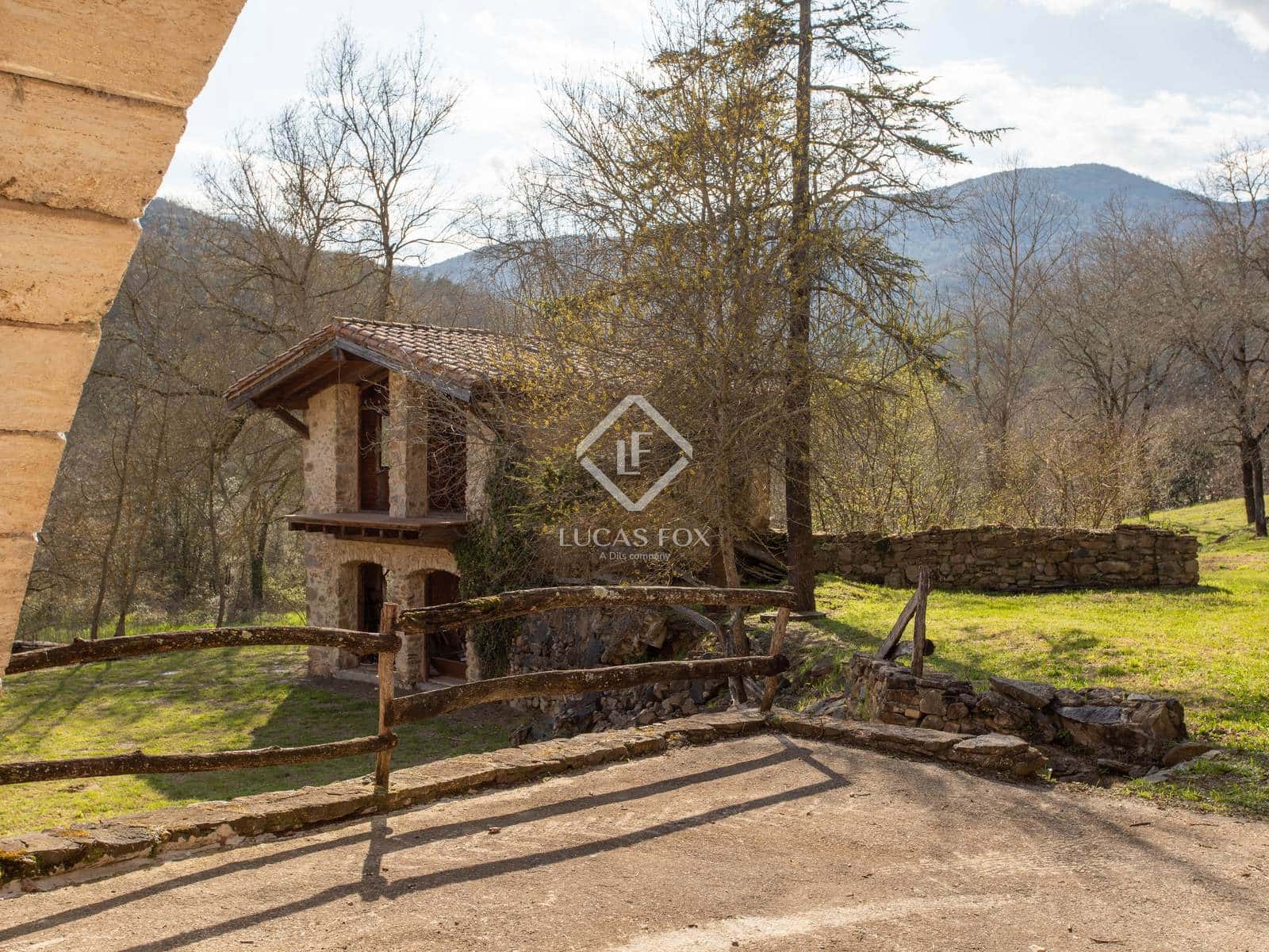 10 bedroom Finca/Country House for sale in La Vall del Bac with pool garage - € 850,000 (Ref: 9035517)