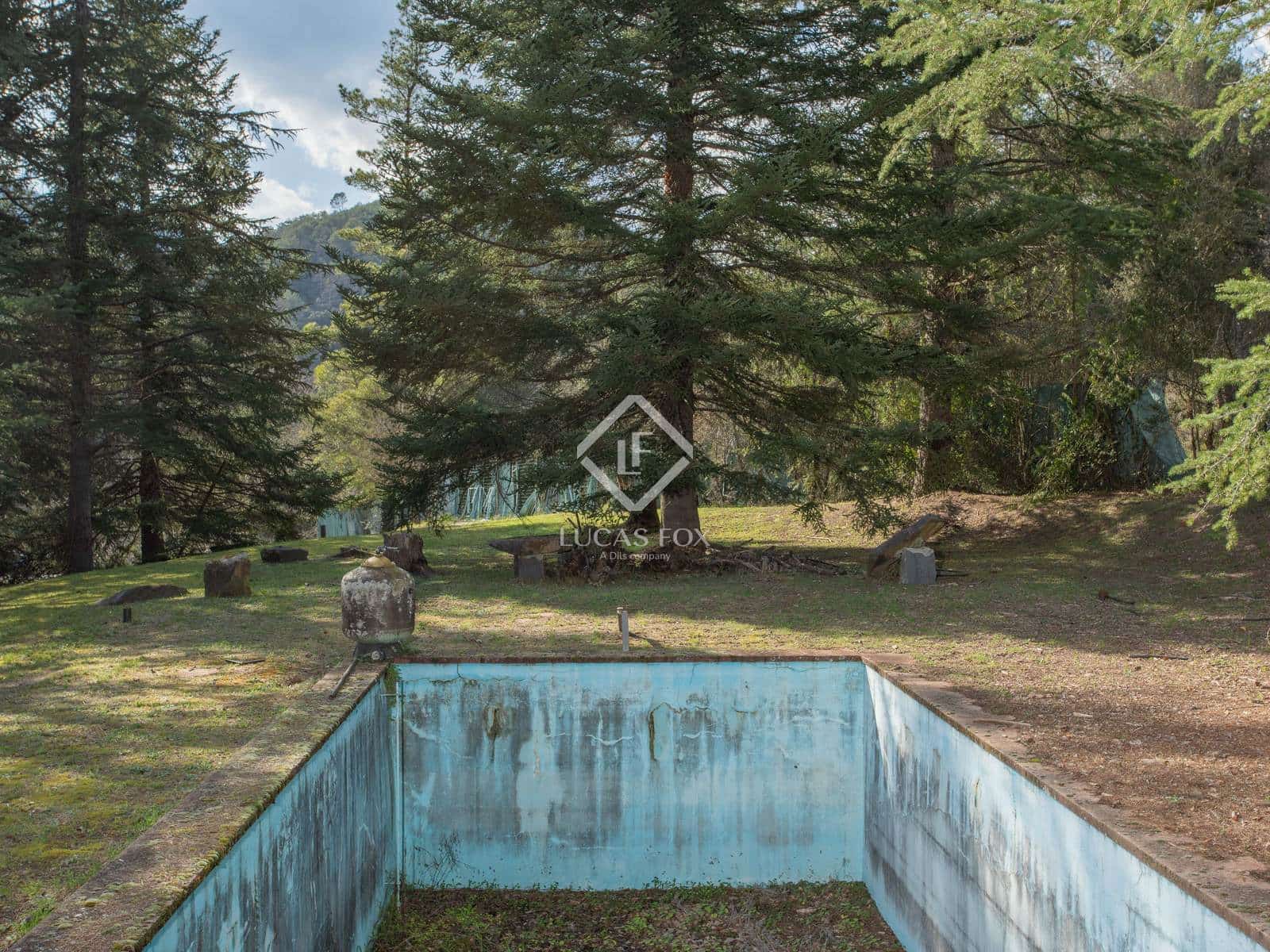 10 bedroom Finca/Country House for sale in La Vall del Bac with pool garage - € 850,000 (Ref: 9035517)