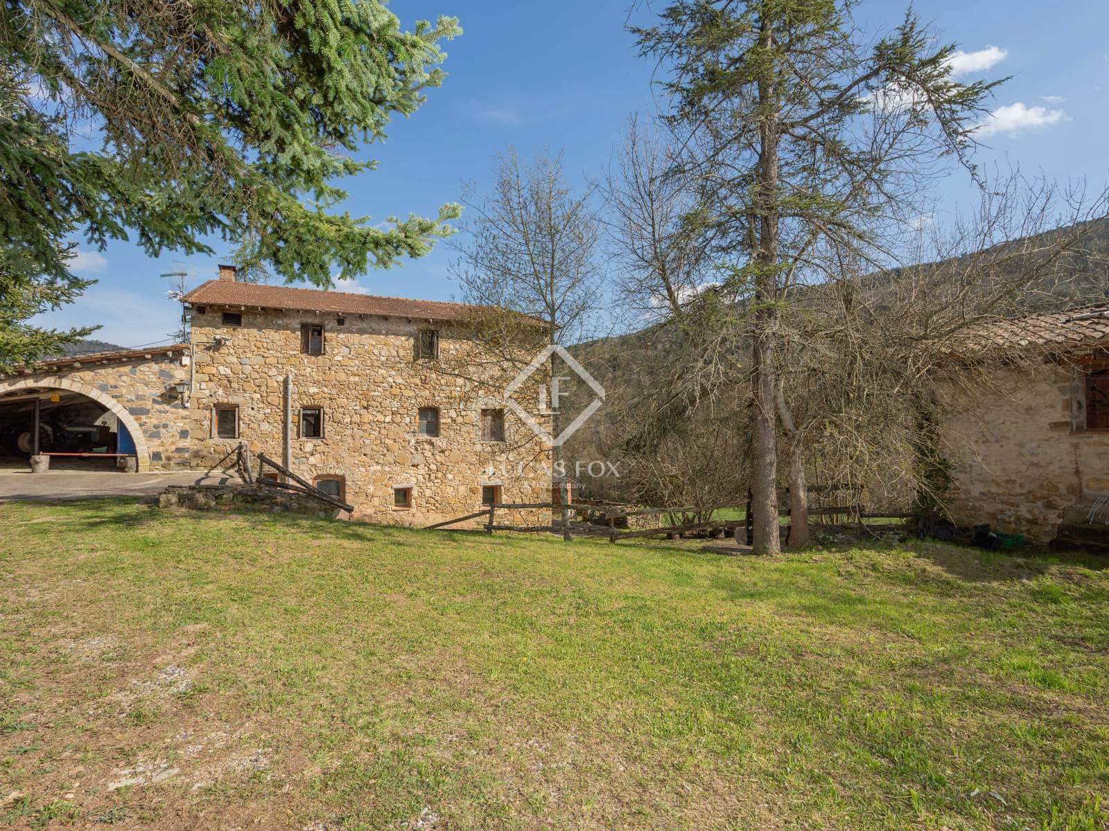 10 bedroom Finca/Country House for sale in La Vall del Bac with pool garage - € 850,000 (Ref: 9035517)