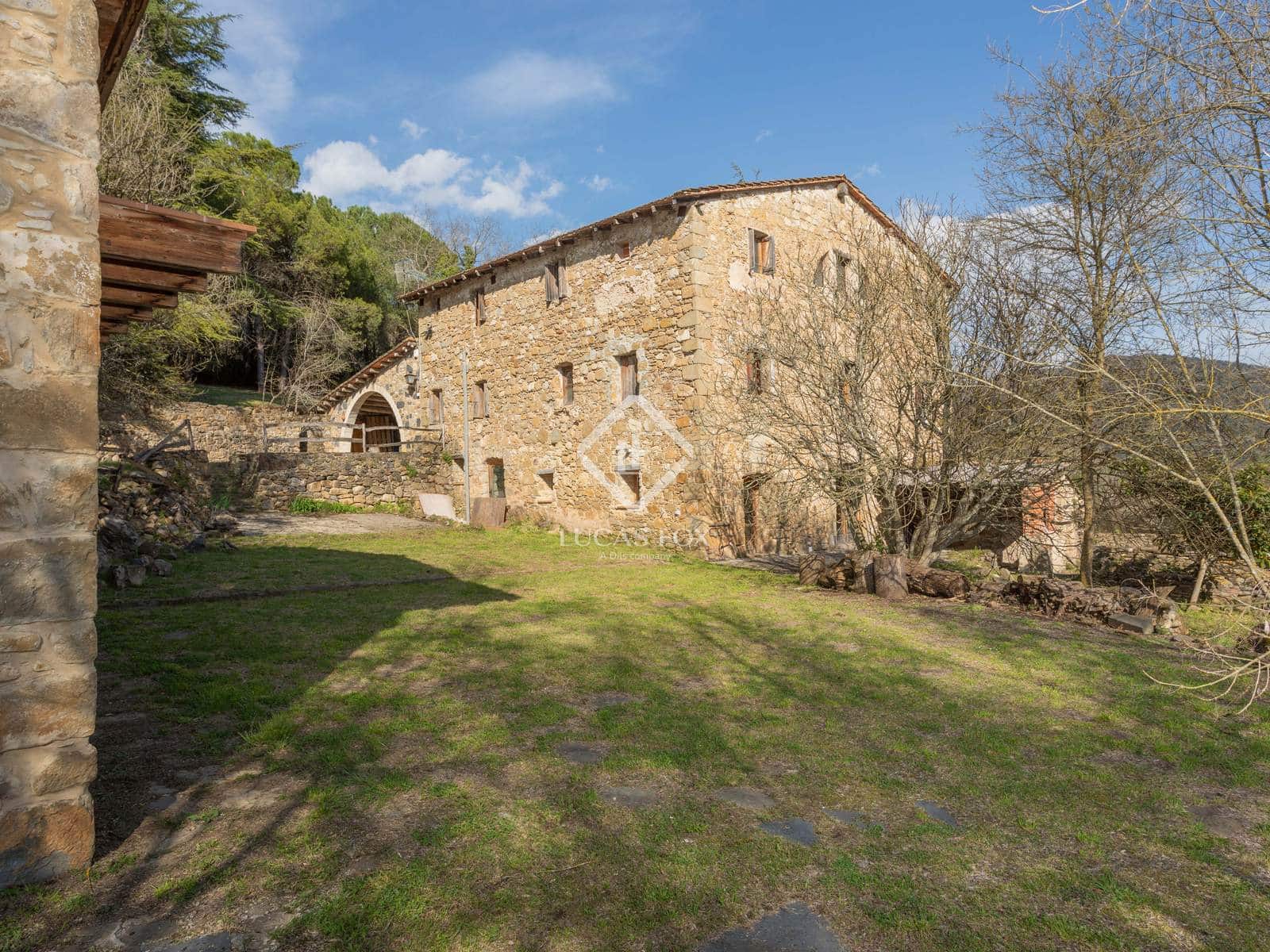 10 bedroom Finca/Country House for sale in La Vall del Bac with pool garage - € 850,000 (Ref: 9035517)