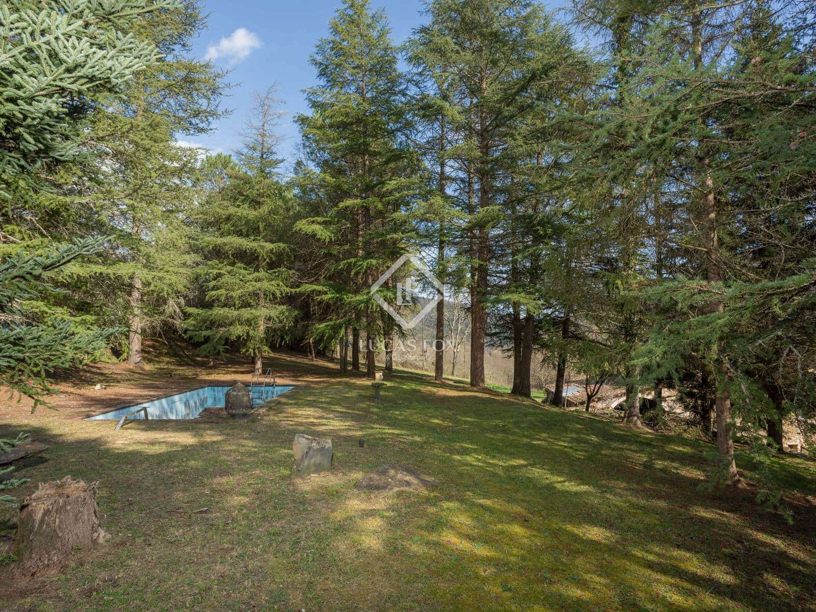 10 bedroom Finca/Country House for sale in La Vall del Bac with pool garage - € 850,000 (Ref: 9035517)