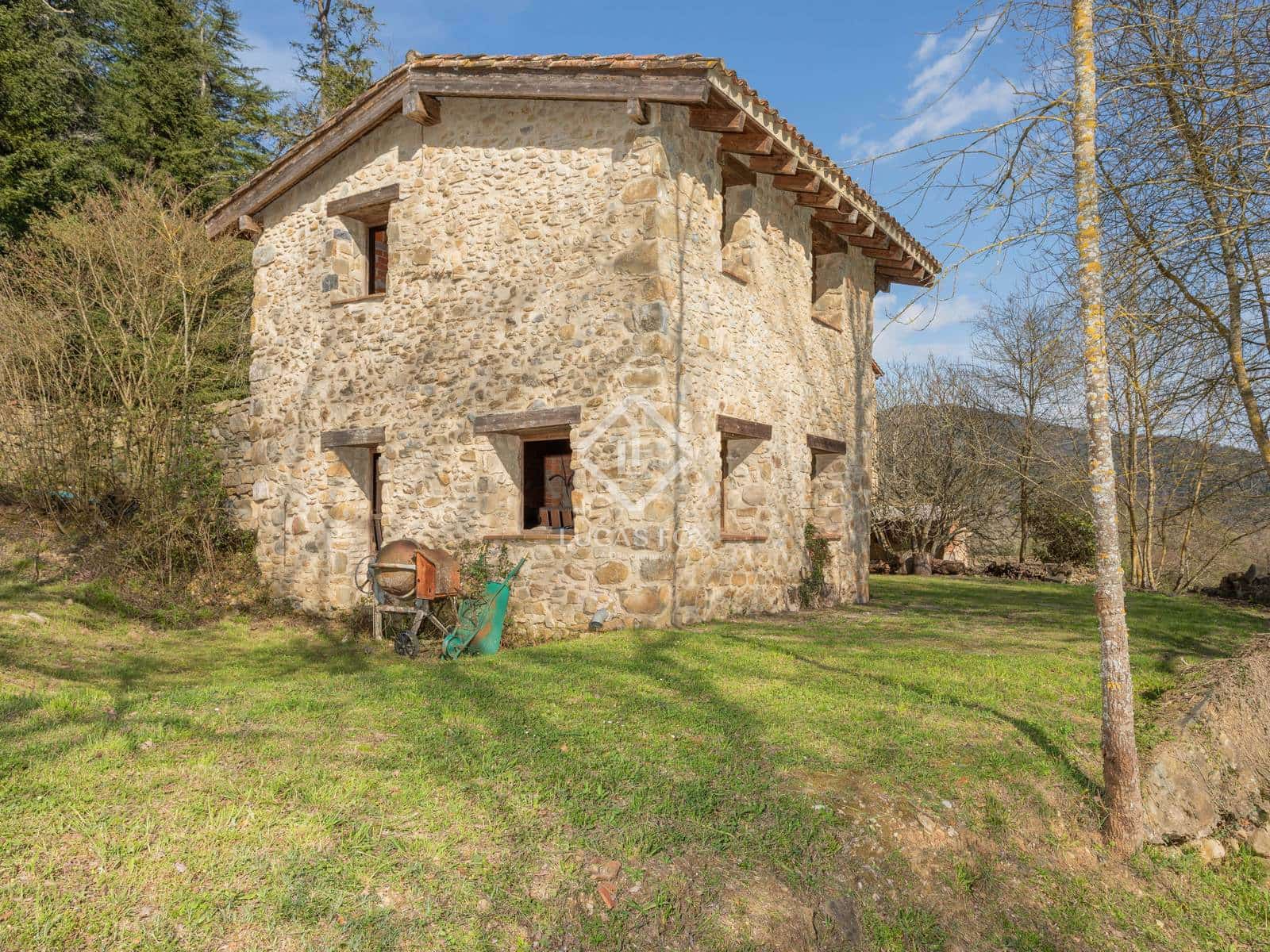10 bedroom Finca/Country House for sale in La Vall del Bac with pool garage - € 850,000 (Ref: 9035517)