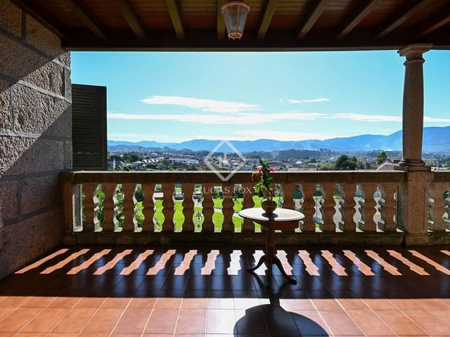 5 bedroom Villa for sale in Nigrán with pool garage - € 1,325,000 (Ref: 9036015)