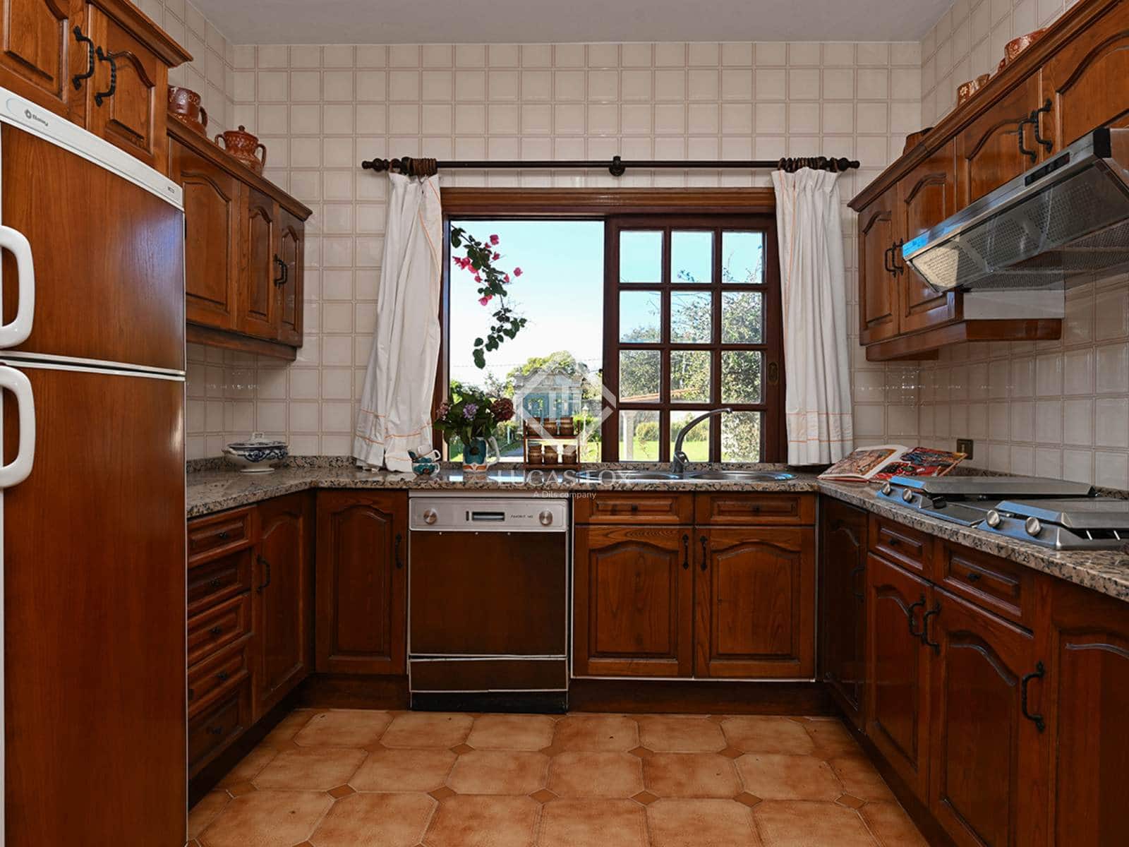 5 soveværelse Villa til salg i Nigran med swimmingpool garage - € 1.325.000 (Ref: 9036015)