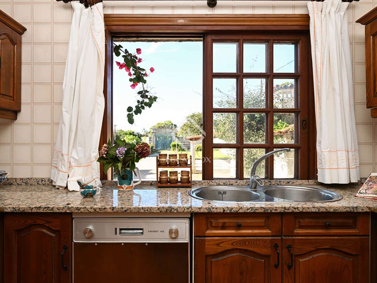 5 soveværelse Villa til salg i Nigran med swimmingpool garage - € 1.325.000 (Ref: 9036015)