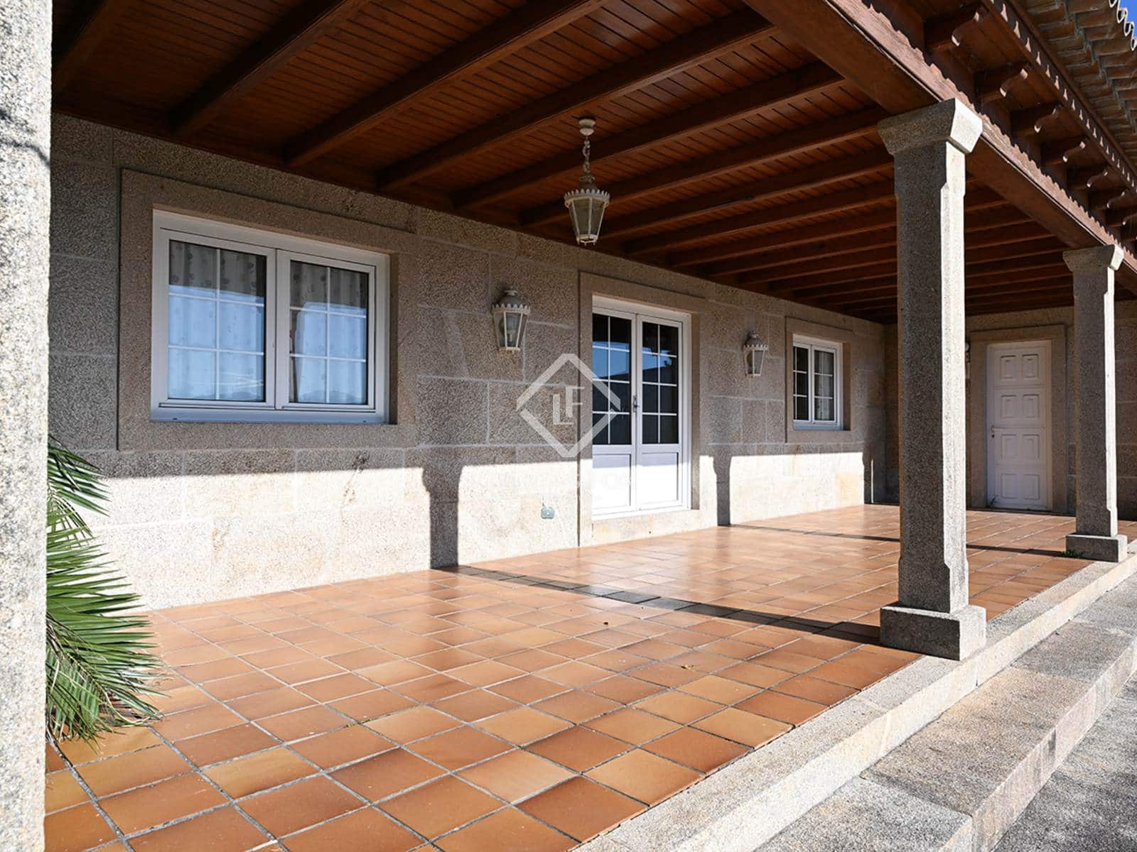 5 soveværelse Villa til salg i Nigran med swimmingpool garage - € 1.325.000 (Ref: 9036015)