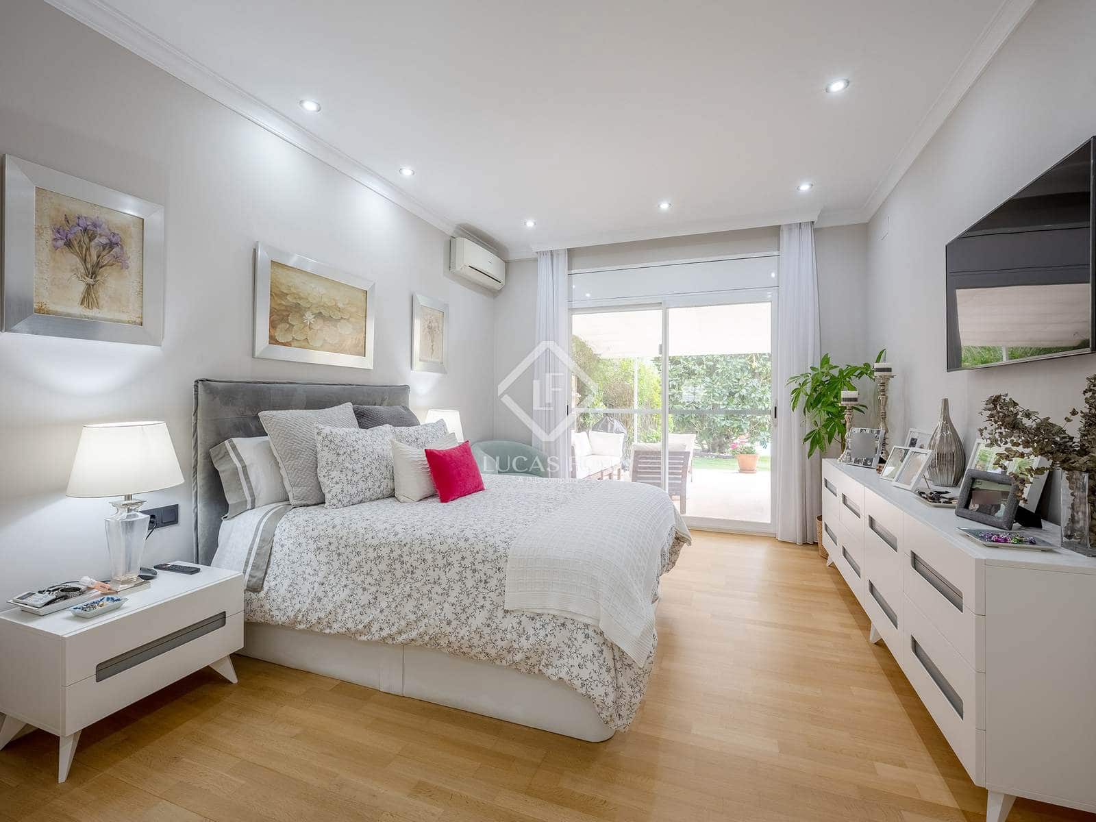 4 soveværelse Villa til salg i Teia med swimmingpool garage - € 1.690.000 (Ref: 9036022)